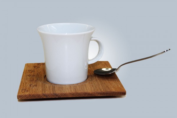 Tasse mit Holz-Untersetzer und magnetischem Löffelhalter